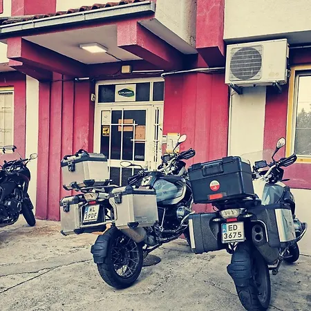 Explorer Apartment *